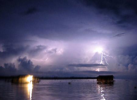 Microfísica del relámpago del Catatumbo