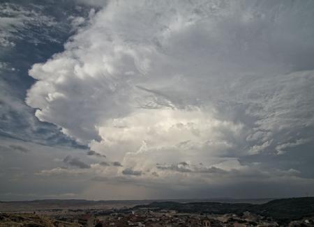 Comparación entre los índices de crecimiento de las tormentas de Albacete y Aragón