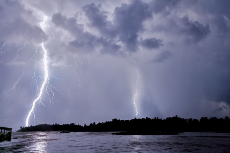 Modelo electroatmosférico del relámpago sobre el río Catatumbo