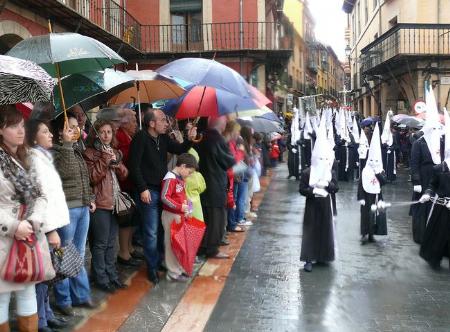 Procesiones y chaparrones