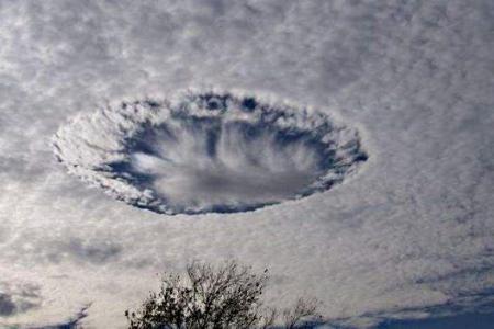 Agujeros en las nubes